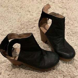 Free People Amber Orchard clogs, size 38, black